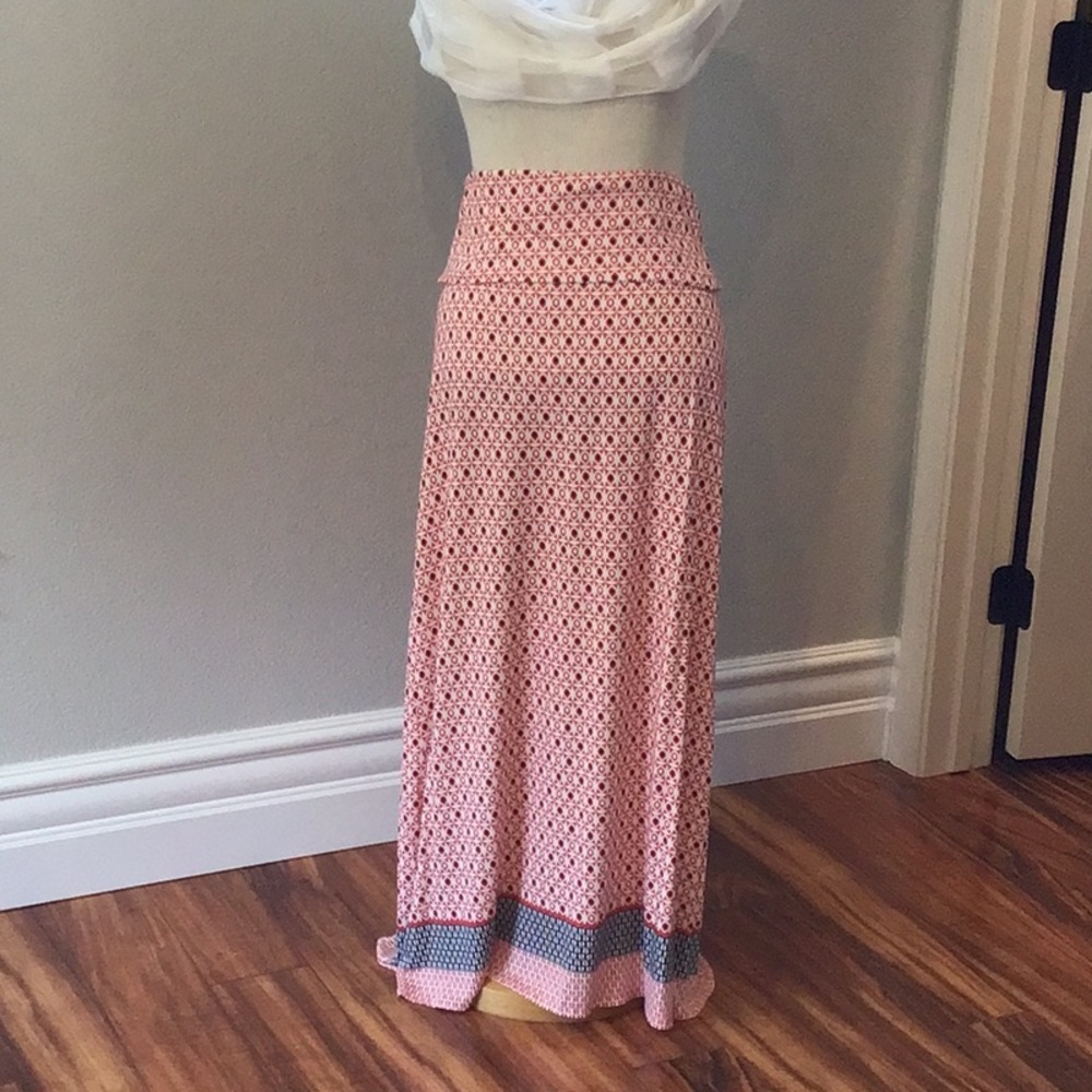 Max Edition versatile skirt.